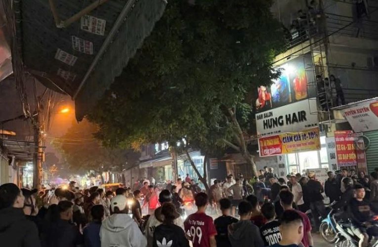 Các thanh niên 👊 👊 rất căng tại gần đình làng Thái Bảo, Bắc Ninh tối hôm kia